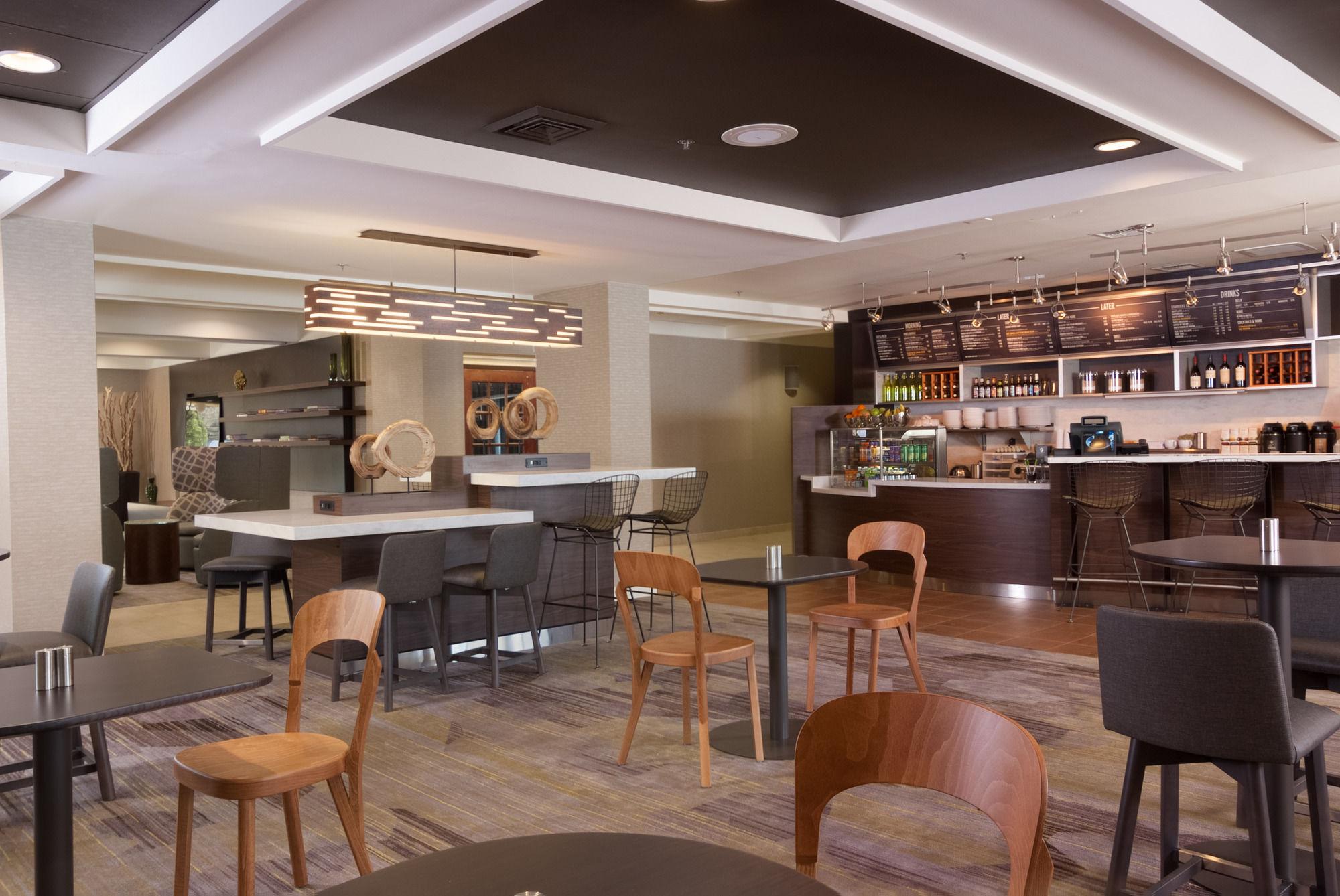 Courtyard Greenville-spartanburg Airport 3*